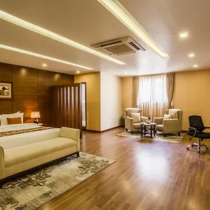 Yatri And Hotel